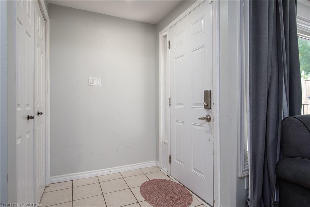 451 Pinetree Crescent Property Photo 14