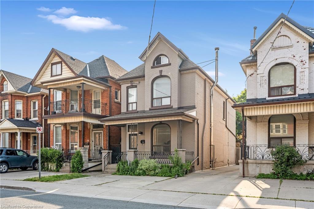 133 Wentworth Street N Property Photo 2