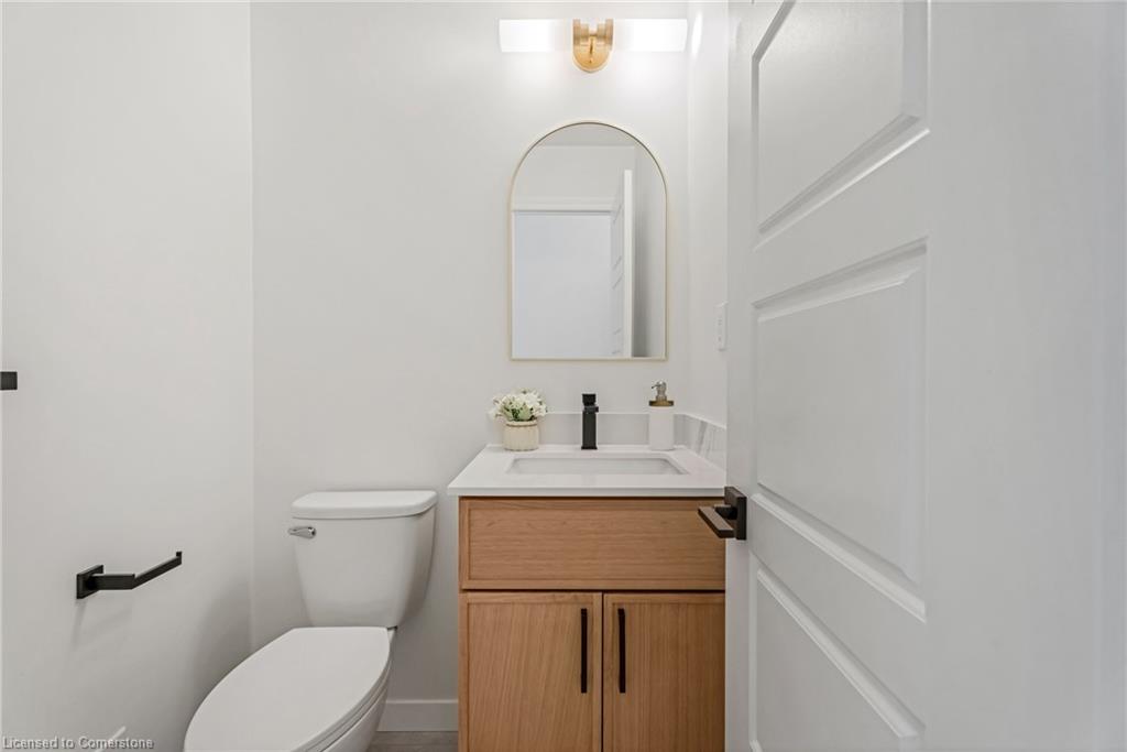 133 Wentworth Street N Property Photo 6