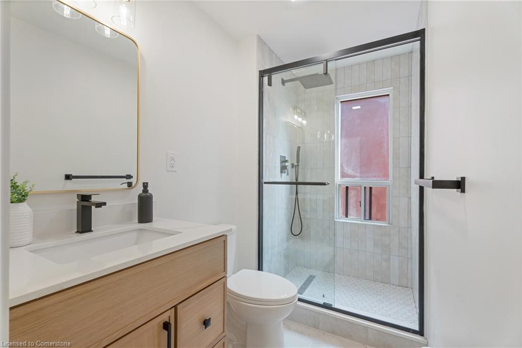133 Wentworth Street N Property Photo 18