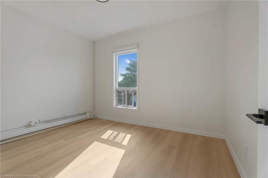133 Wentworth Street N Property Photo 19