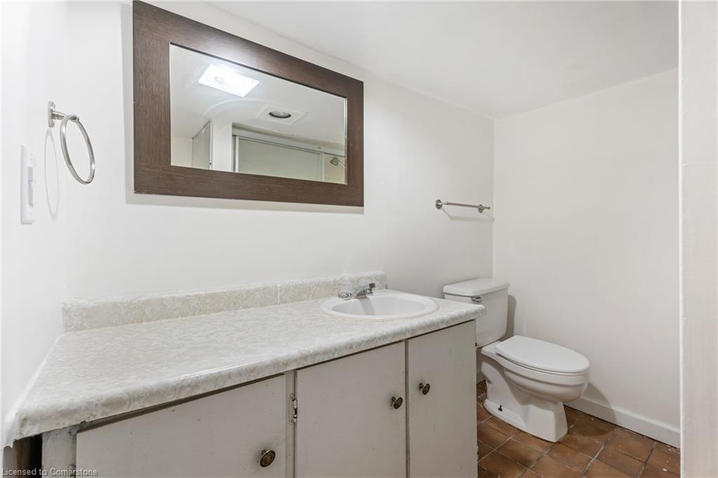 133 Wentworth Street N Property Photo 26