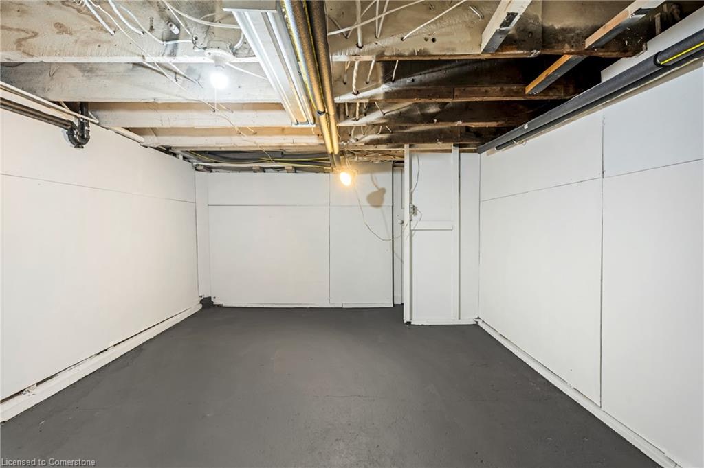 133 Wentworth Street N Property Photo 28