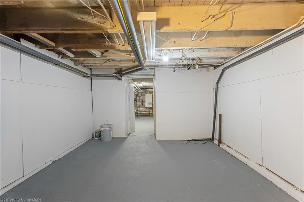 133 Wentworth Street N Property Photo 29
