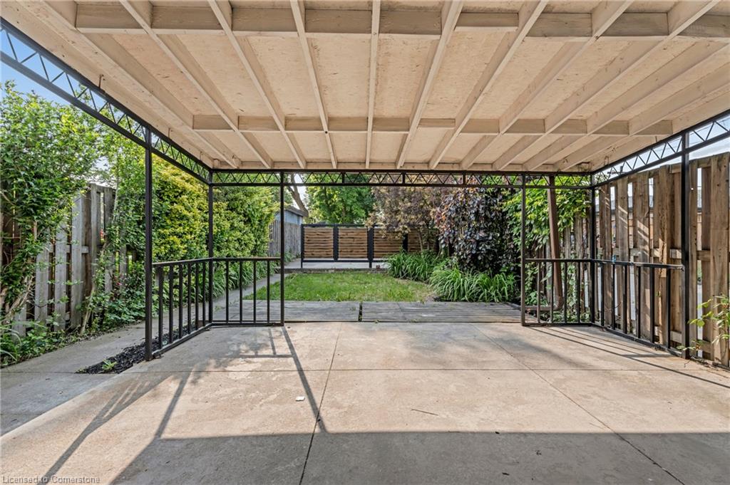133 Wentworth Street N Property Photo 30