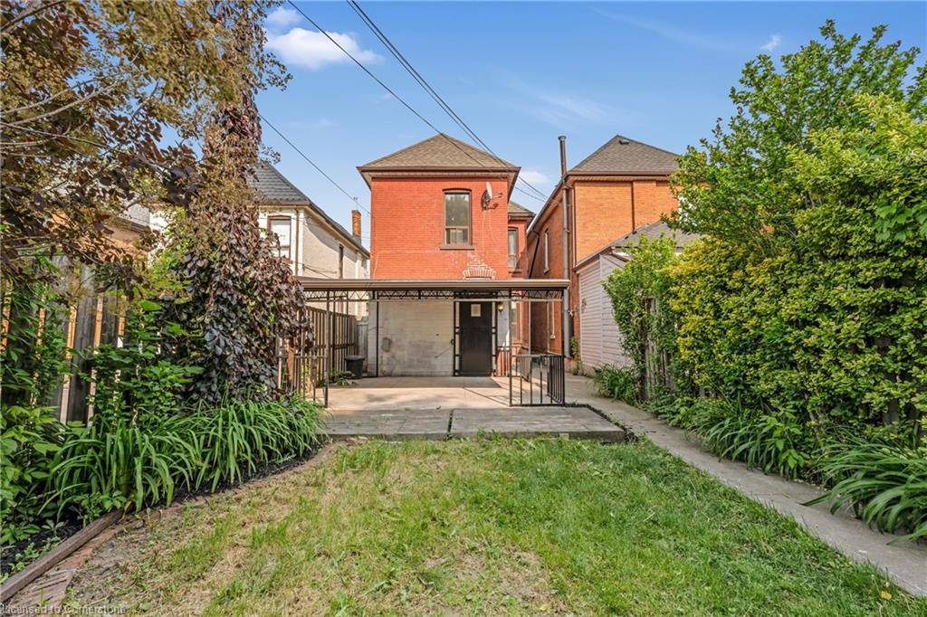 133 Wentworth Street N Property Photo 31