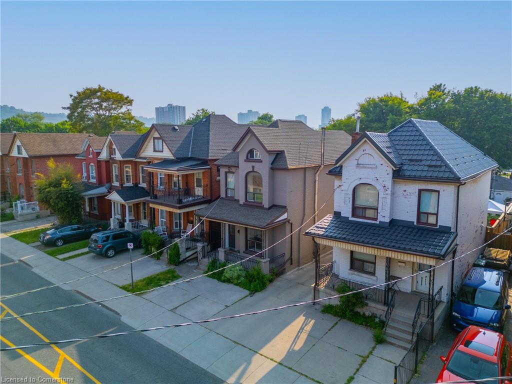 133 Wentworth Street N Property Photo 36