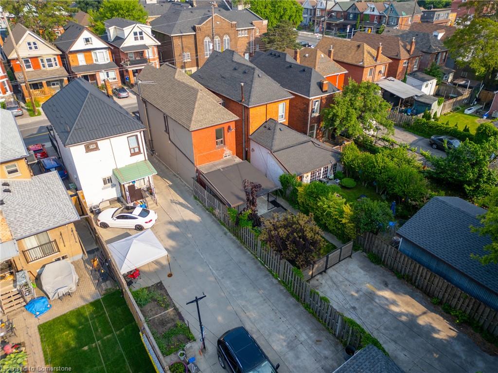 133 Wentworth Street N Property Photo 38