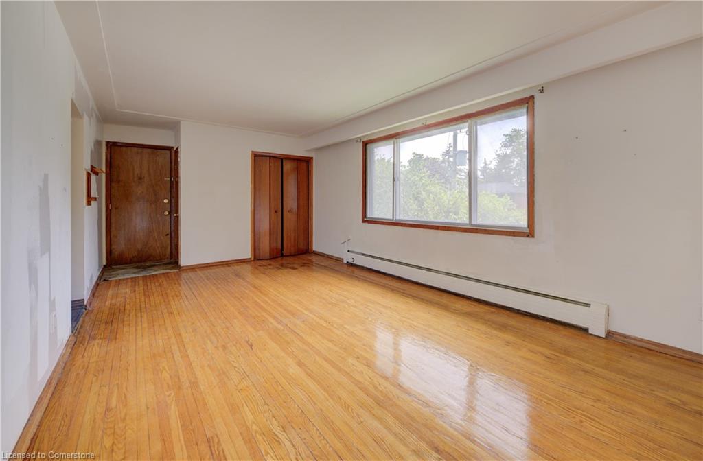 4-126 Clive Street Property Photo 2