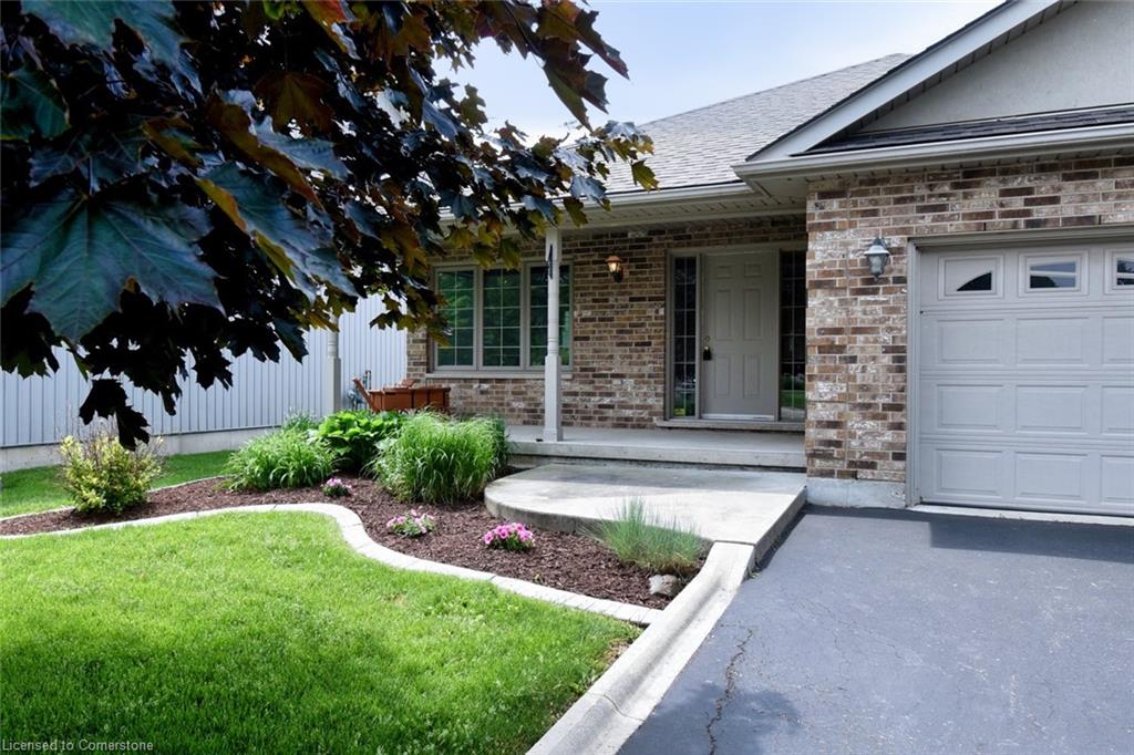 117 Dunrobin Drive Property Photo 2