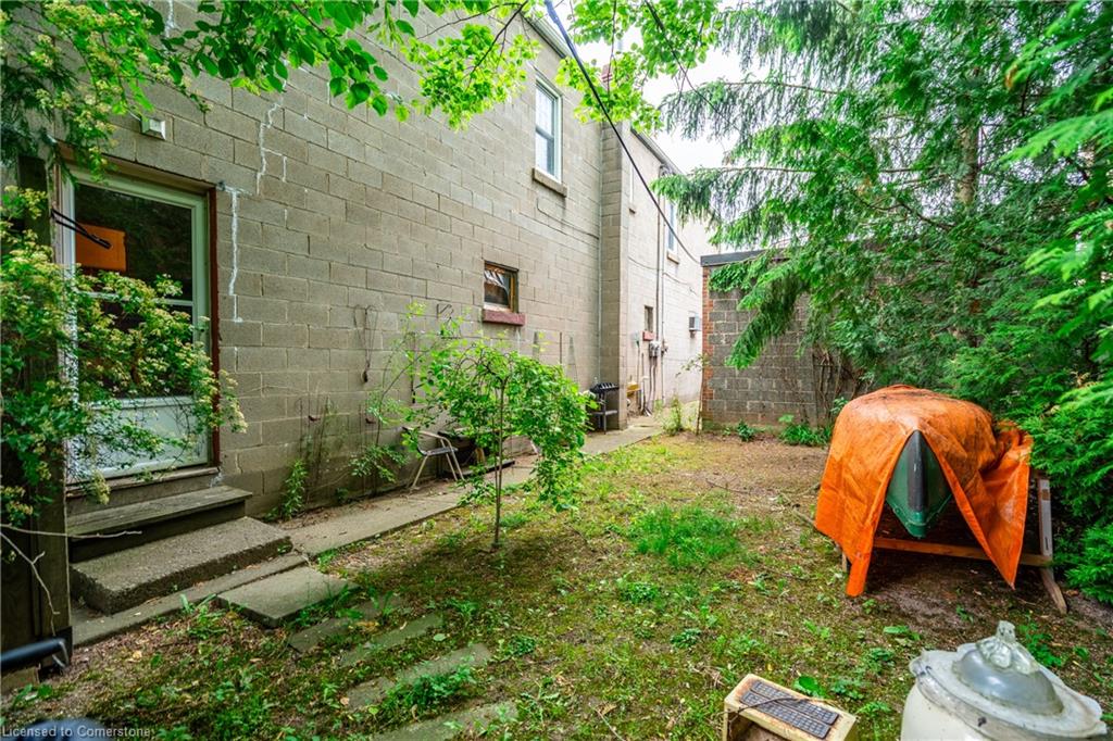 571 King Street Property Photo 8