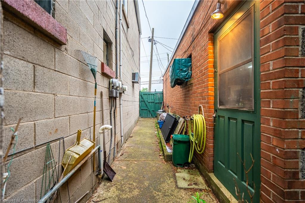 571 King Street Property Photo 10