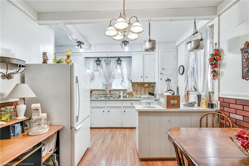 569 King Street Property Photo 11