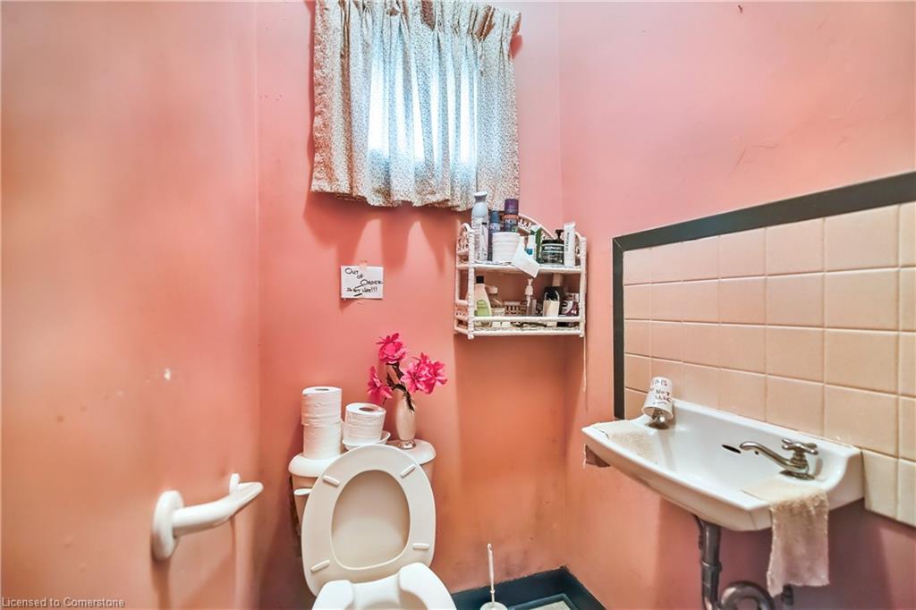 569 King Street Property Photo 31