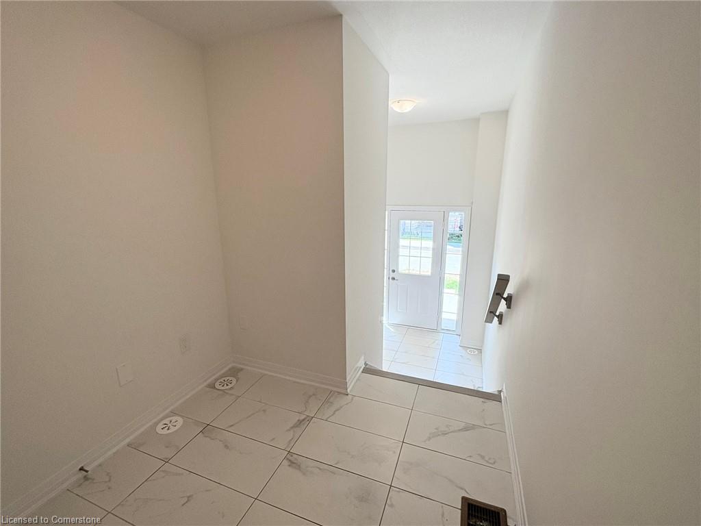 22-305 Garner Road W Property Photo 4