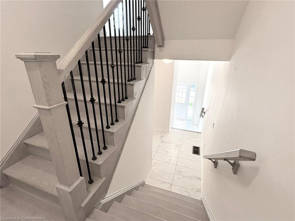 22-305 Garner Road W Property Photo 5