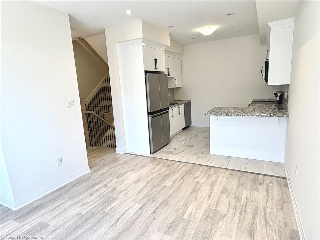 22-305 Garner Road W Property Photo 6