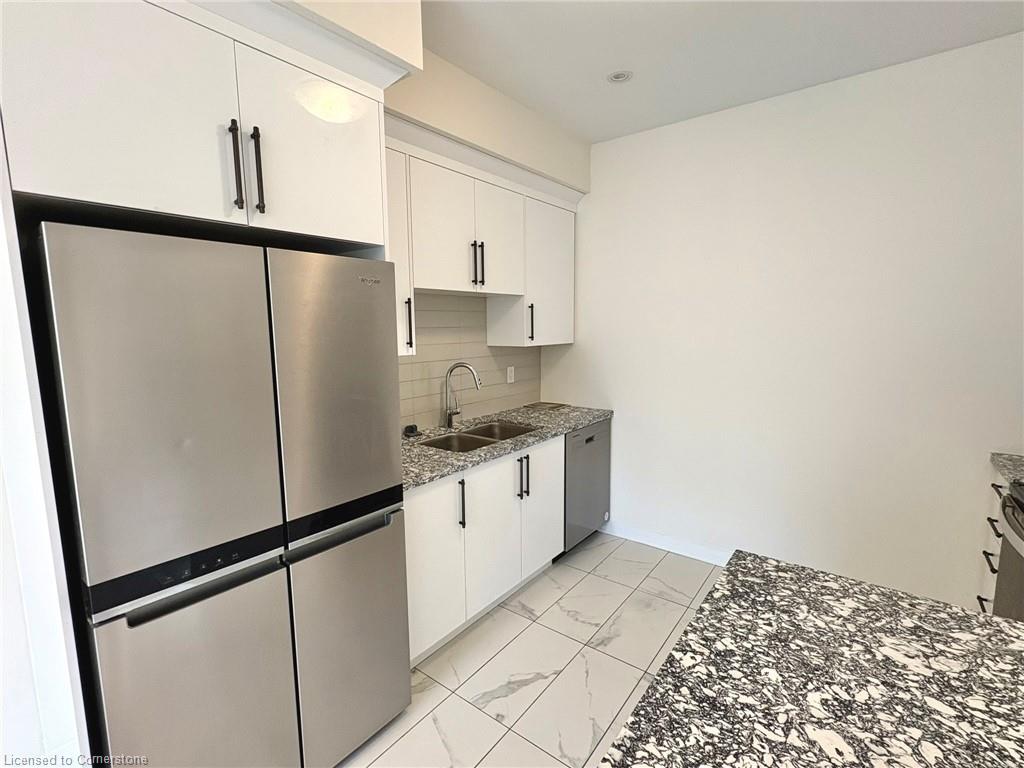 22-305 Garner Road W Property Photo 9