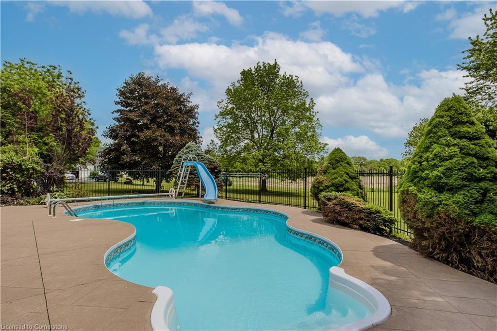 331 Lanark Street Property Photo 8