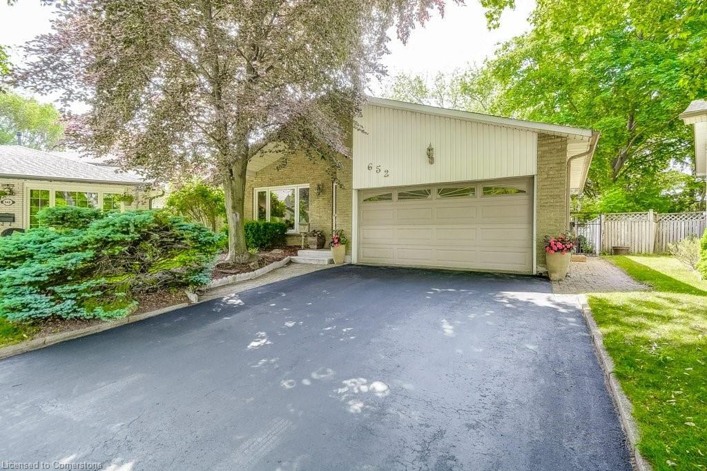 652 Auburn Crescent Property Photo 1