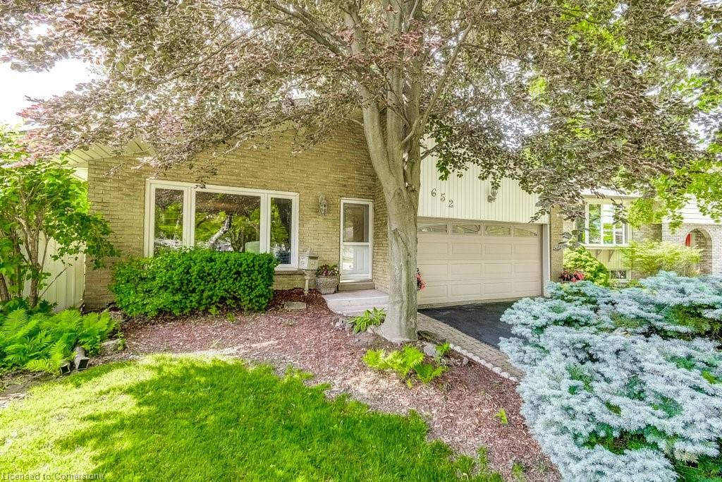 652 Auburn Crescent Property Photo 2