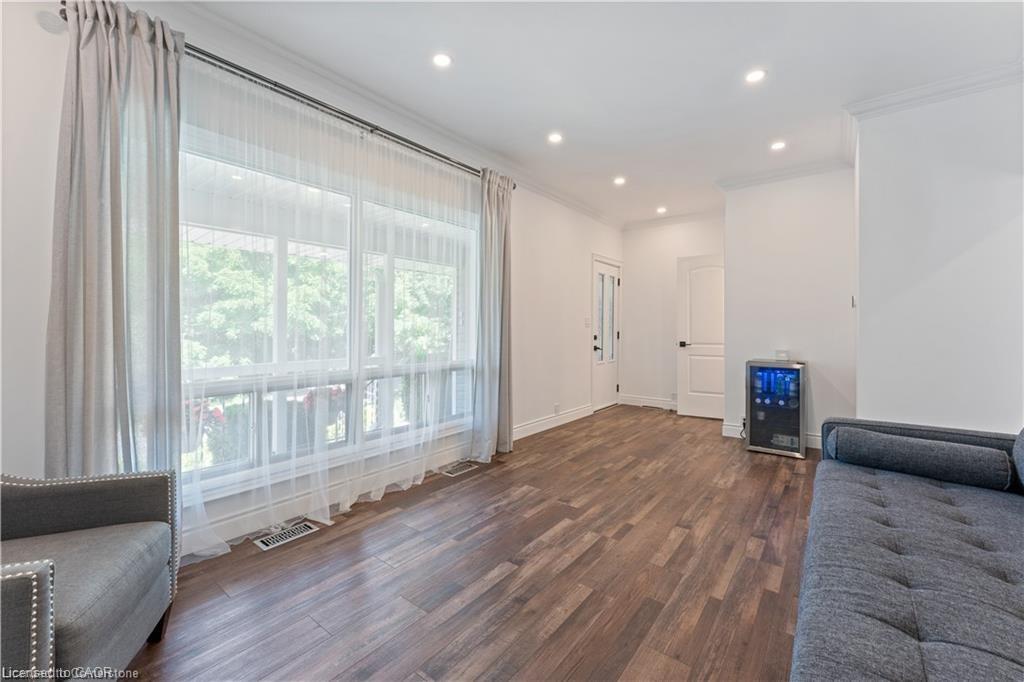 65 Broadway Street W Property Photo 10