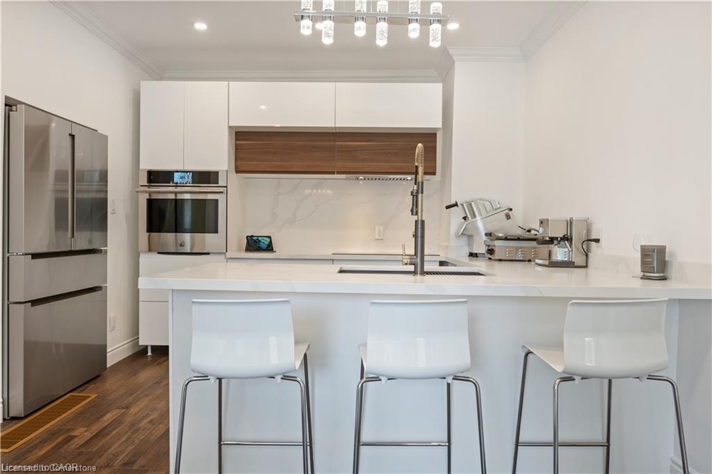 65 Broadway Street W Property Photo 12