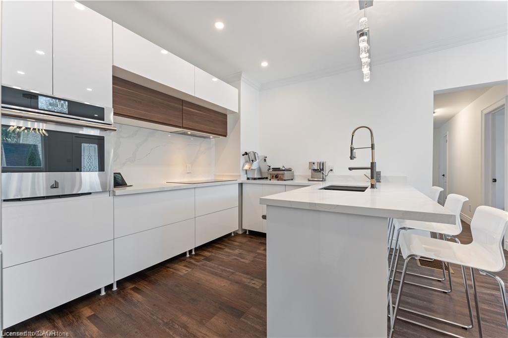 65 Broadway Street W Property Photo 13