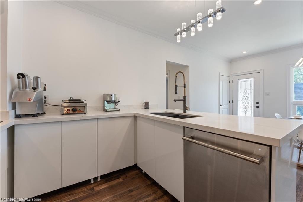 65 Broadway Street W Property Photo 15