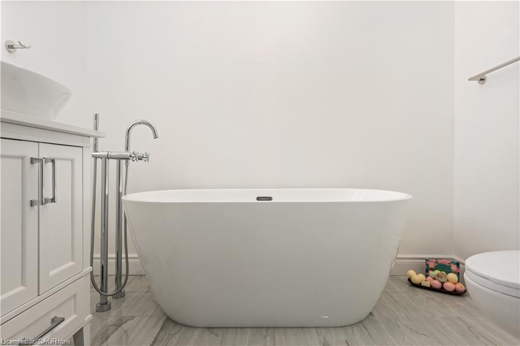 65 Broadway Street W Property Photo 19