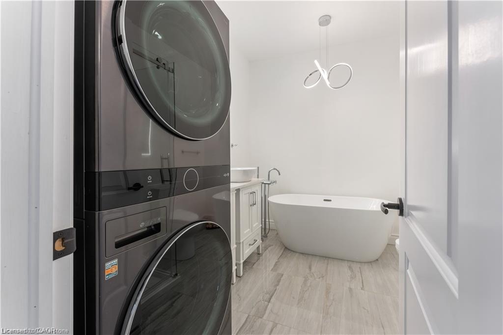 65 Broadway Street W Property Photo 22