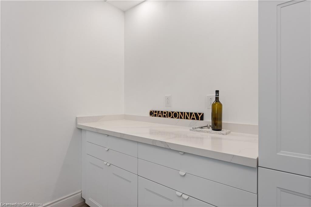 65 Broadway Street W Property Photo 35