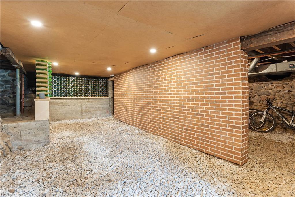 65 Broadway Street W Property Photo 46