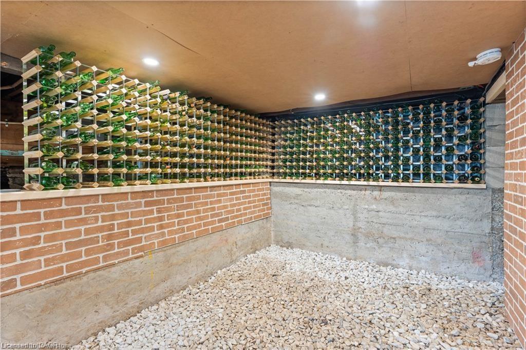 65 Broadway Street W Property Photo 47