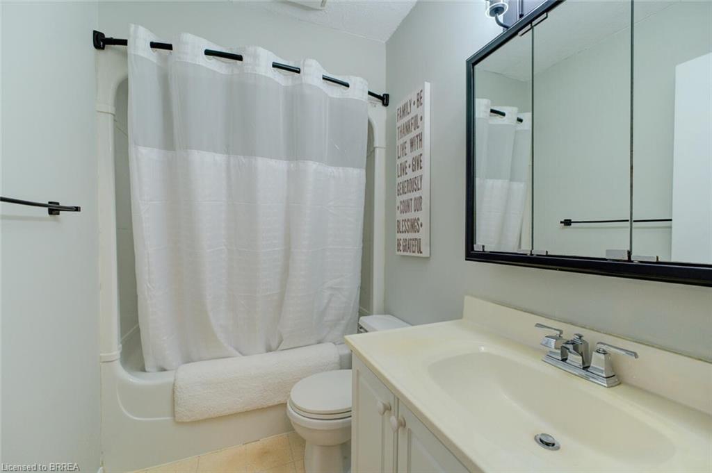 16-32 Montclair Crescent Property Photo 27