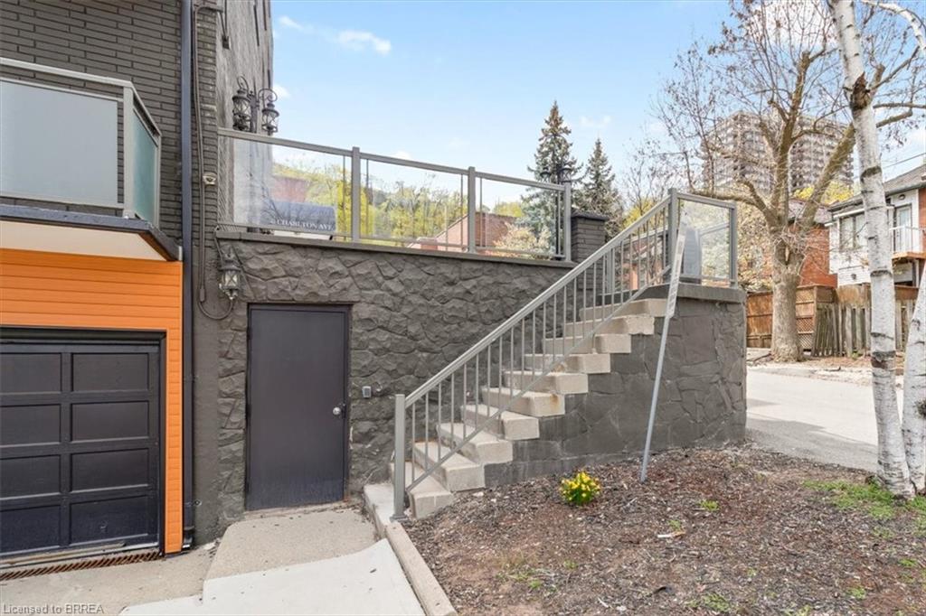 200 Charlton Avenue E Property Photo 17