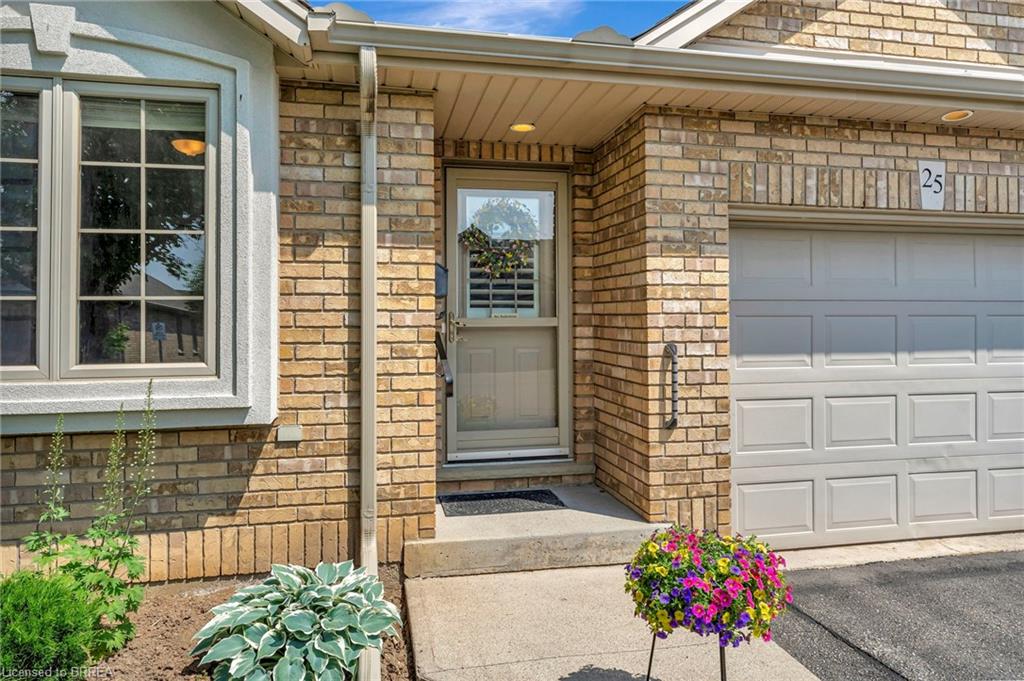 25-25 Cobden Court Property Photo 3