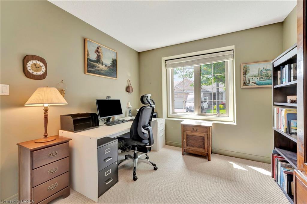 25-25 Cobden Court Property Photo 4