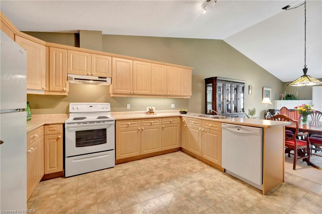 25-25 Cobden Court Property Photo 8