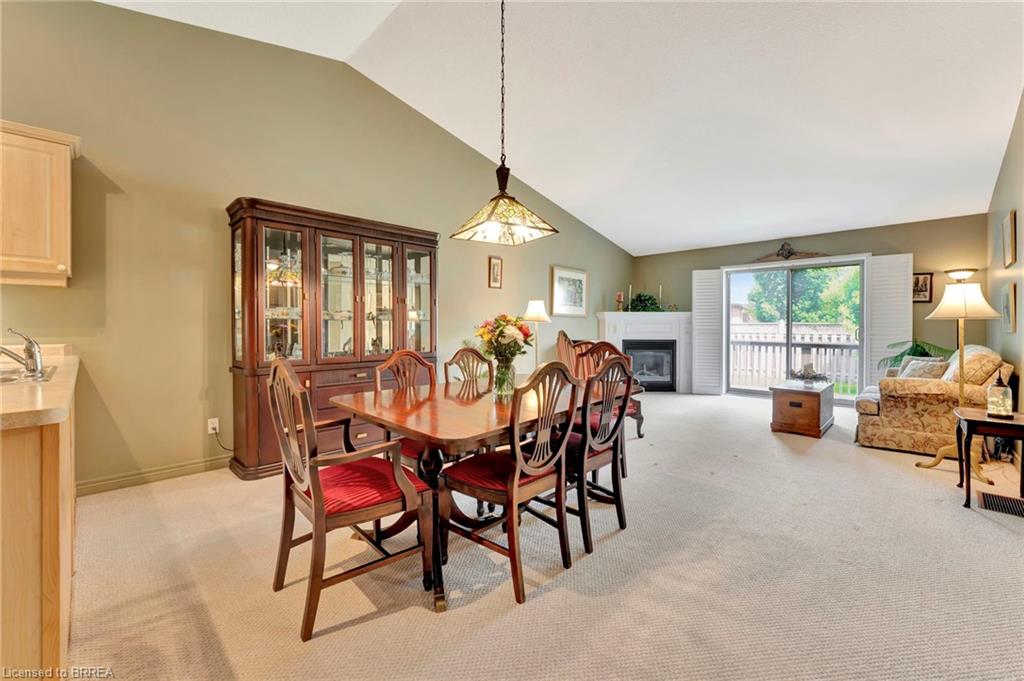 25-25 Cobden Court Property Photo 11