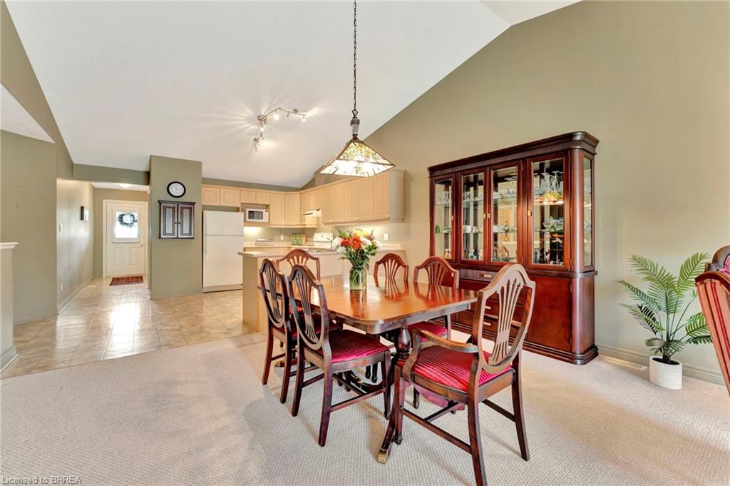 25-25 Cobden Court Property Photo 12