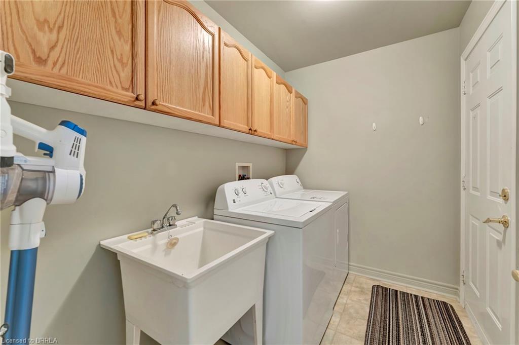 25-25 Cobden Court Property Photo 19