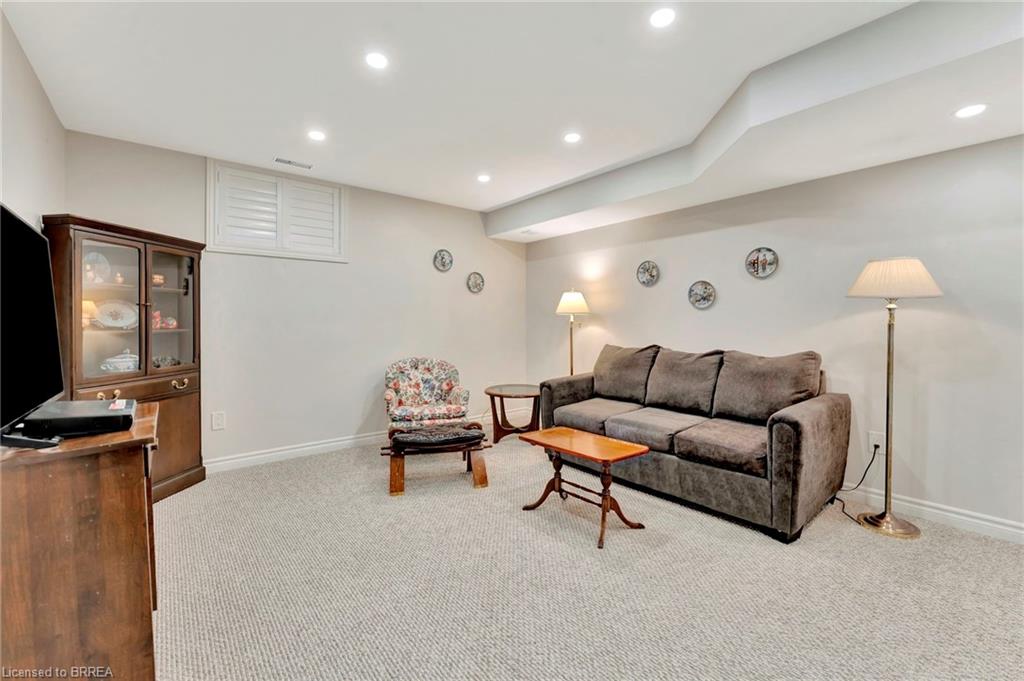 25-25 Cobden Court Property Photo 20