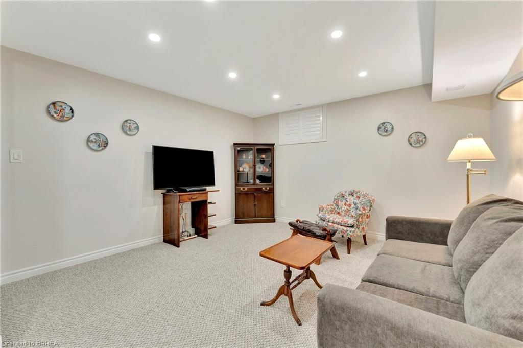 25-25 Cobden Court Property Photo 21