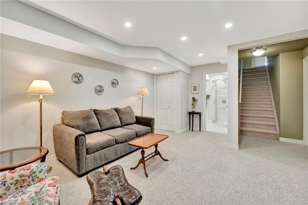 25-25 Cobden Court Property Photo 22