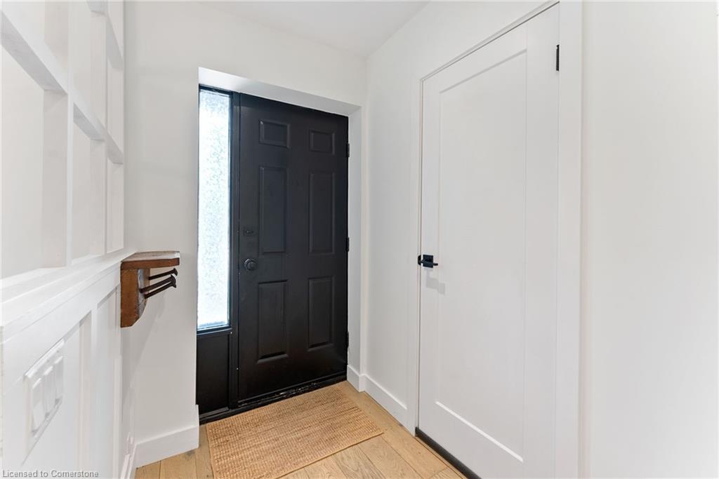 2-23 Macaulay Street W Property Photo 2
