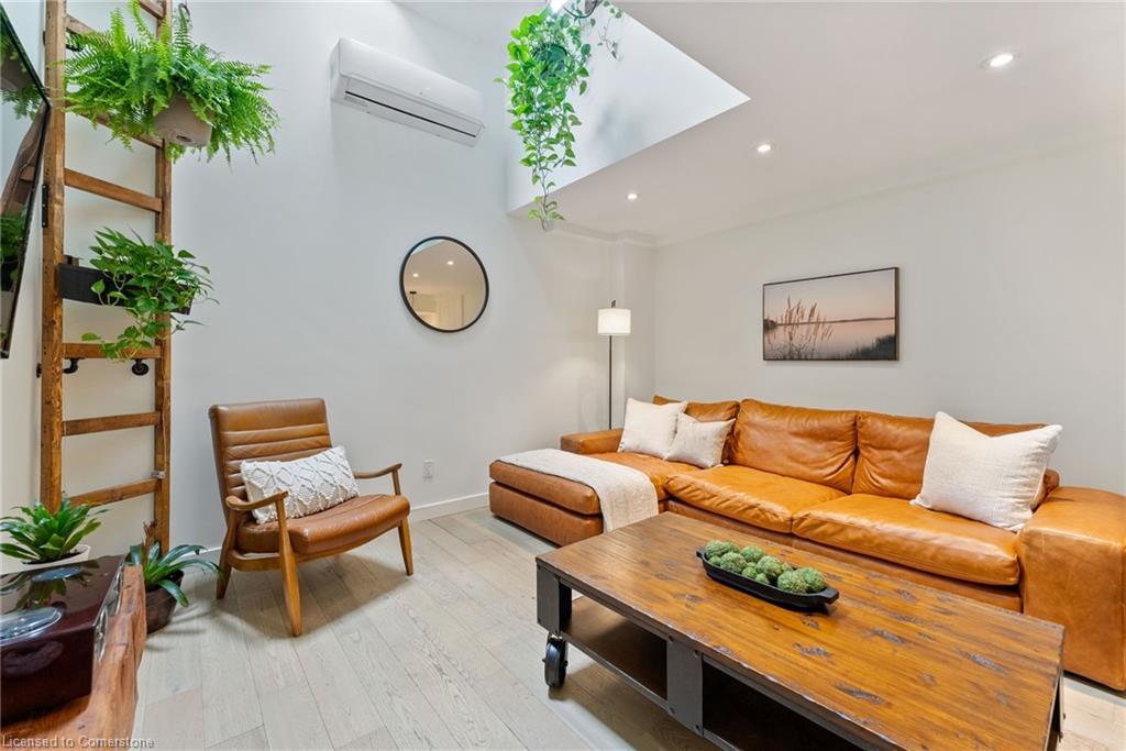 2-23 Macaulay Street W Property Photo 10