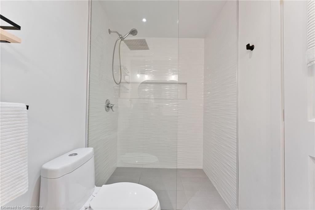 2-23 Macaulay Street W Property Photo 16