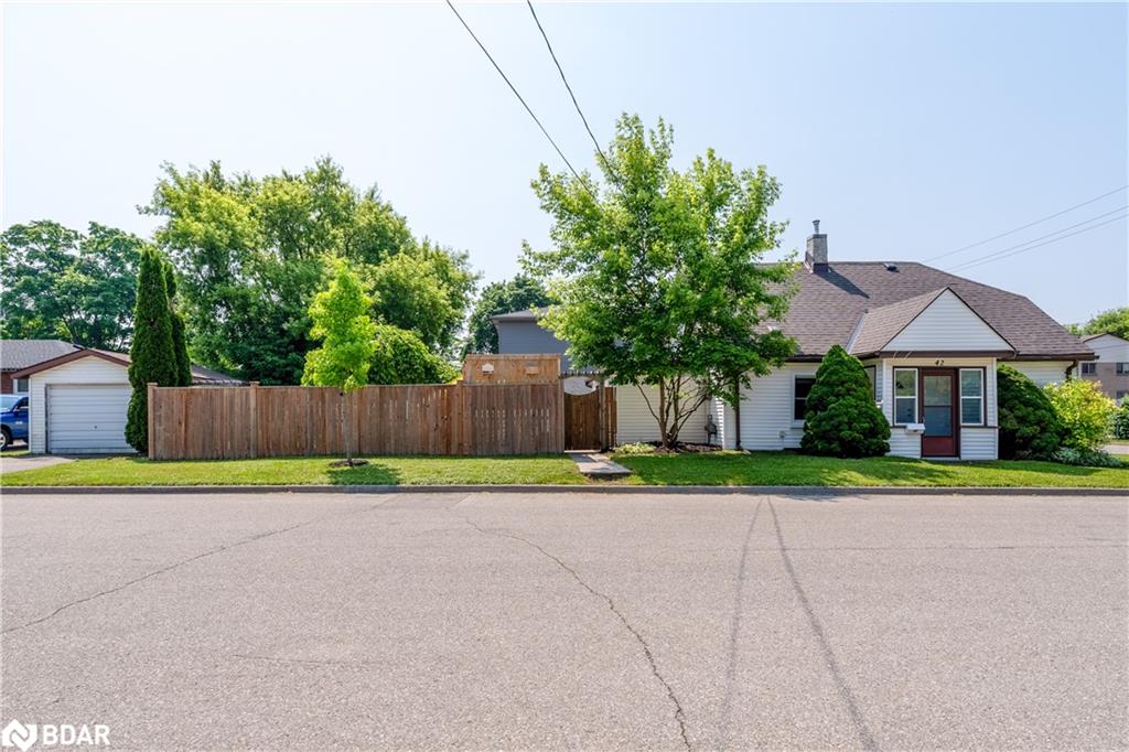 42 Graham Avenue Property Photo 1