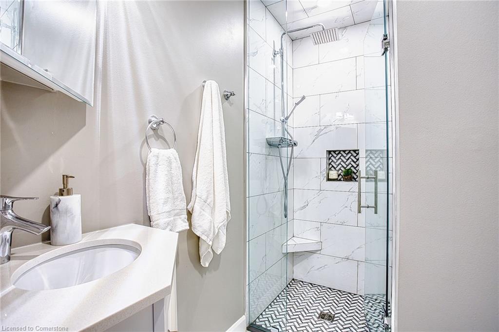 3263 Guyatt Road Property Photo 34